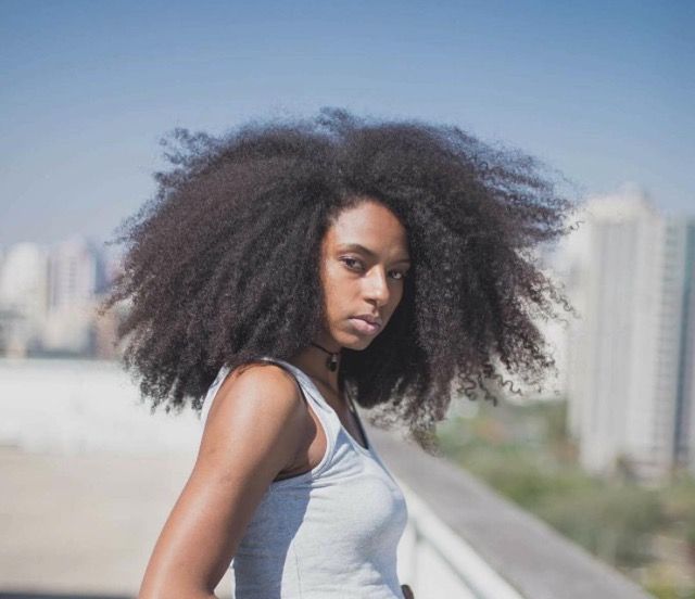 - L A R I S S A I S I S (@porlarissaisis) || long natural hair. Long Afro hair. Long kinky hair. Natural hair. Afro hair. Kinky curly hair.