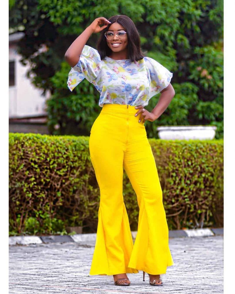 11 PHOTOS Stylish, Fashionable & Modish Office Wears For Women - Latest Fashion Styles