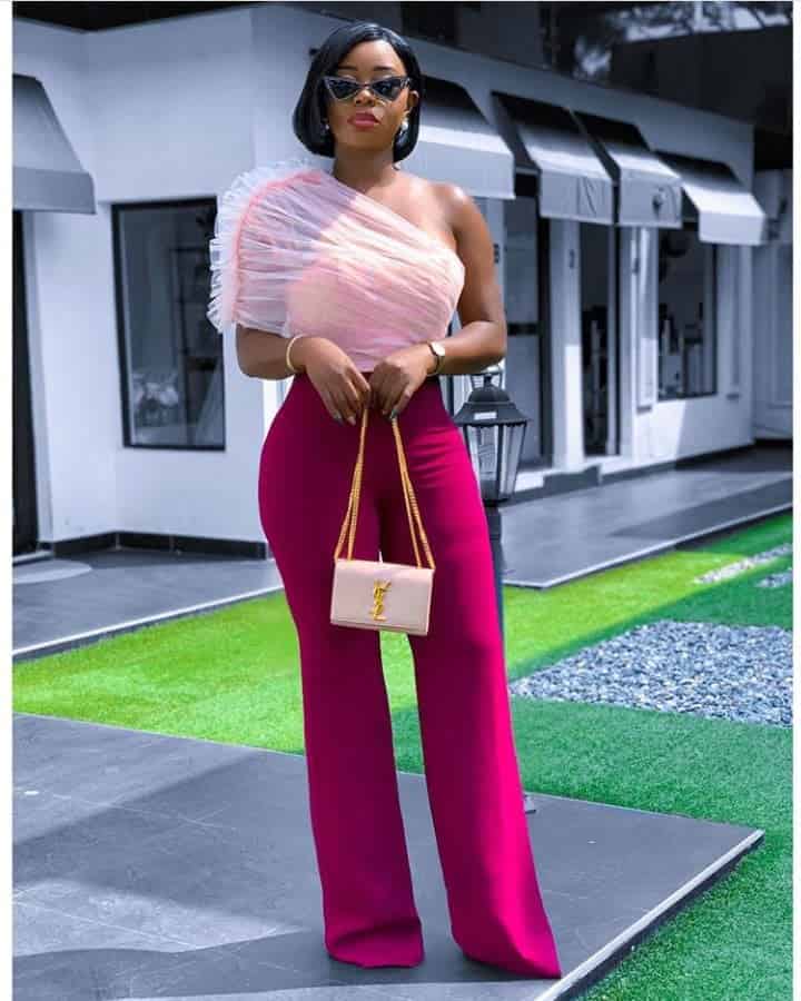 11 PHOTOS Stylish, Fashionable & Modish Office Wears For Women - Latest Fashion Styles