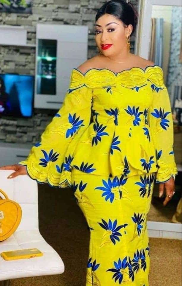 PHOTOS Unique Asoebi Styles For Women - Latest Fashion Styles For Church & Wedding. 