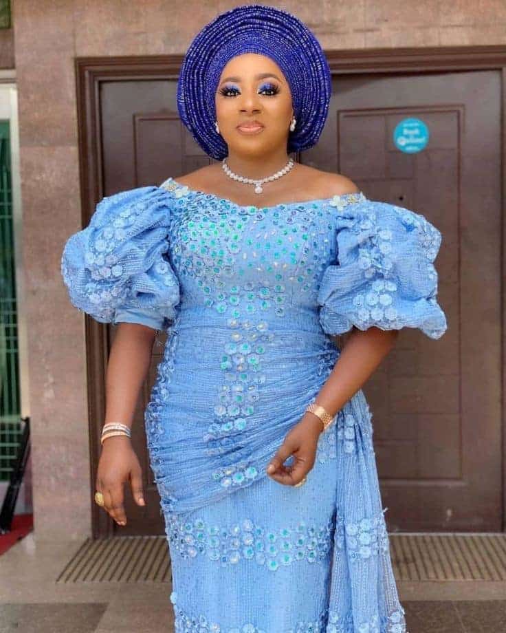 PHOTOS Unique Asoebi Styles For Women - Latest Fashion Styles For Church & Wedding. 